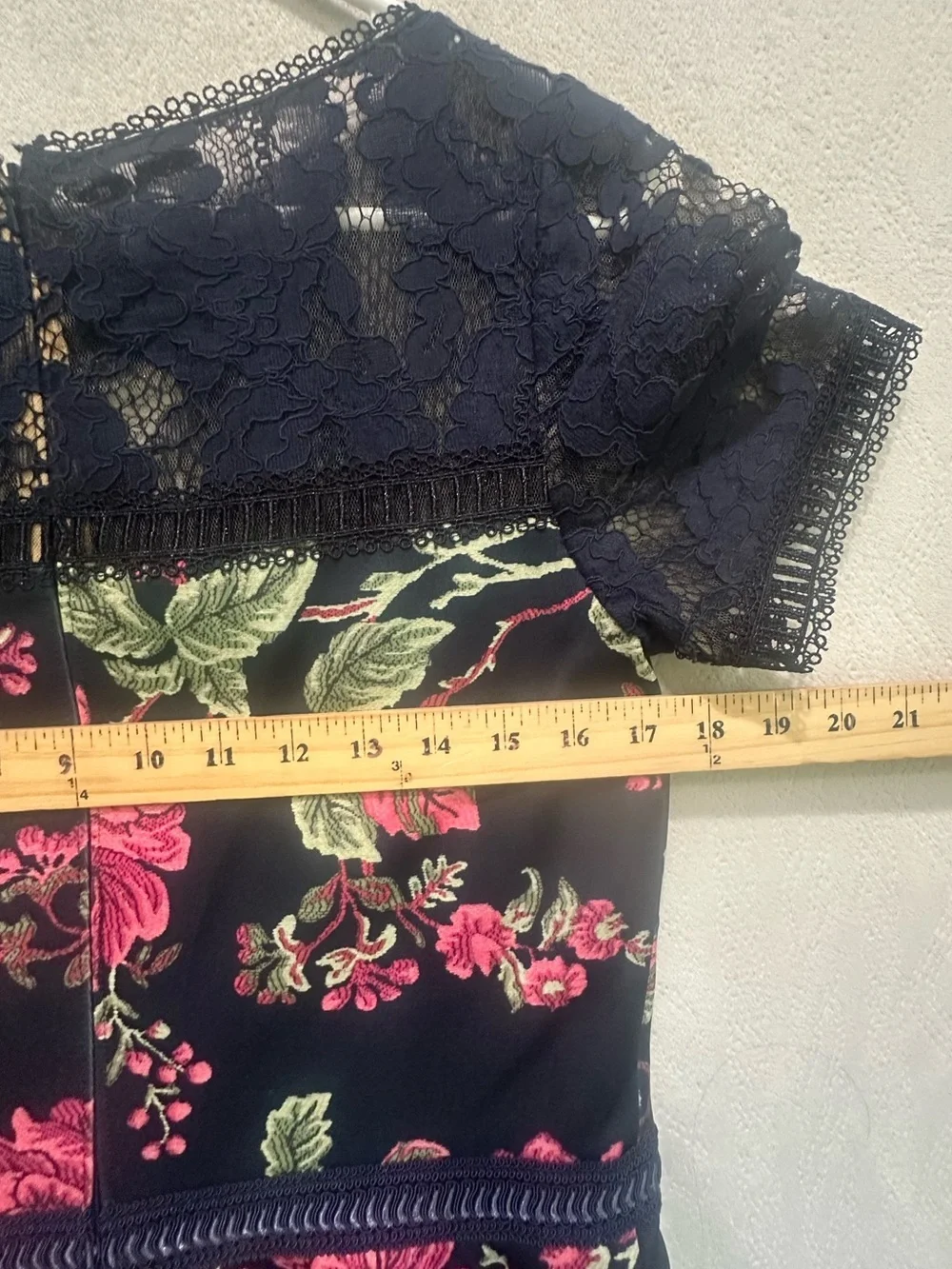 Tadashi Shoji Helena Black Floral Neoprene & Lace Sheath Dress Sz 10 - Picture 16 of 16